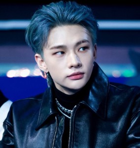 hyunjin - short blue