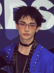 hyunjin - short spikey black