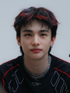 hyunjin - spiky black/red tips