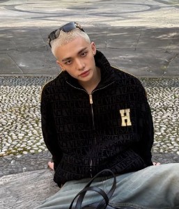 hyunjin - super blonde buzzcut