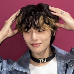 i.n - curly black/peekaboo blond