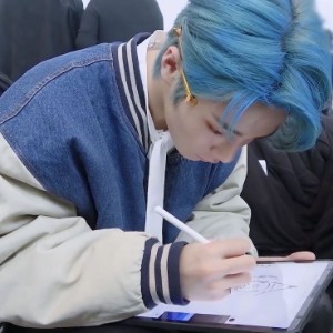 i.n - vibrant blue