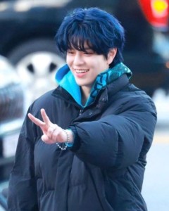 seungmin - fluffy blue black