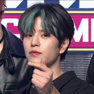 seungmin - teal bangs