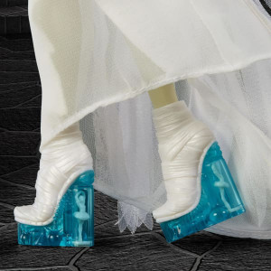 Bride  (from Bride of Frankenstein Skullector)