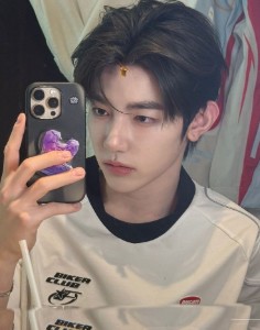 Zhang Hao (AND2BLE/Former ZEROBASEONE Member)