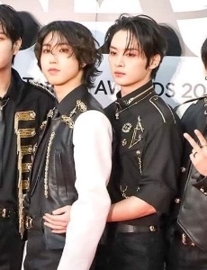 boyfriends posing