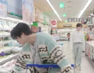 Han wearing LK’s sweater
