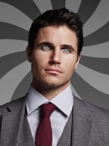 Hypnotist Robbie Amell