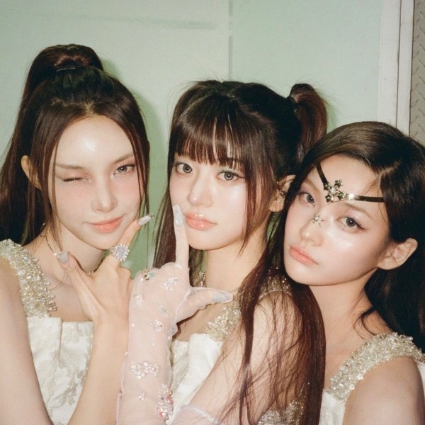 yunah+minju+iroha