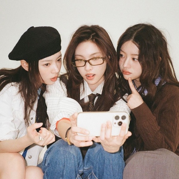 yunah+minju+moka