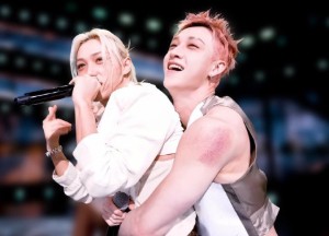 back hugs (this represents all back hugs btw!)