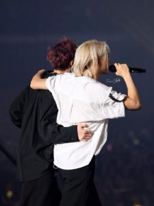 clingy stage chanlix