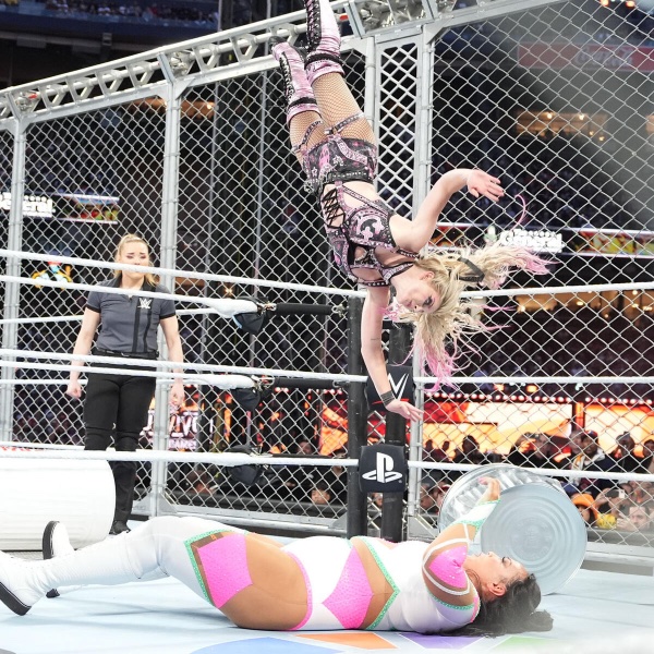 Alexa Bliss – Twisted Bliss