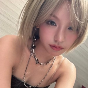 Ashy blonde bob