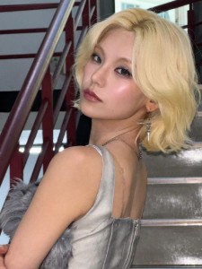 Short wavy blonde
